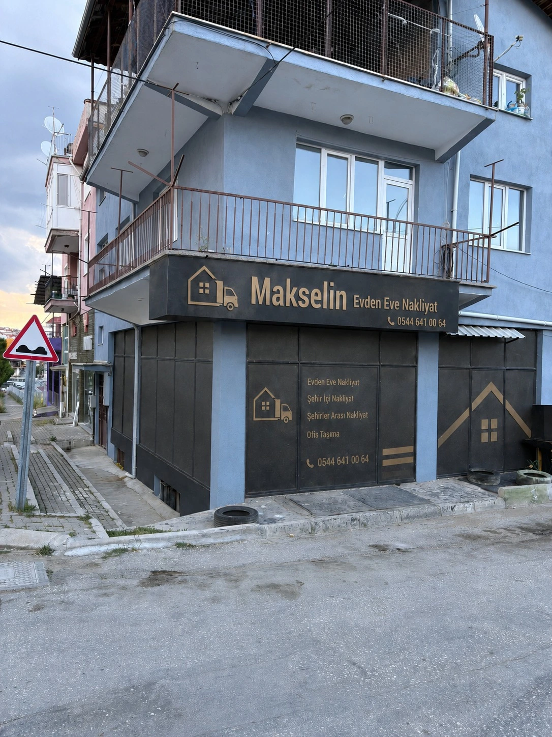 Makselin Evden Eve Nakliyat işletme tabelası